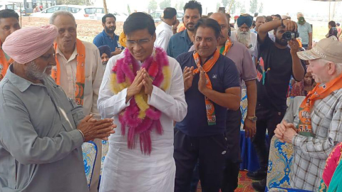 Congress-And-aap-Will-Not-Let-Th