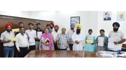 Gurmeet-Singh-Khudian-Handed-Ove