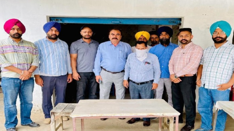 Patwari-Taking-Rs-10-000-Bribe-F