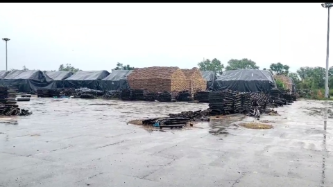 The-Rain-Has-Opened-The-Polls-Of