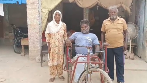 An-Elderly-Couple-Who-Have-Been-