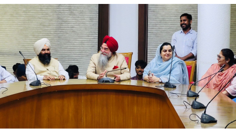 Speaker-Sandhavan-Met-The-Studen